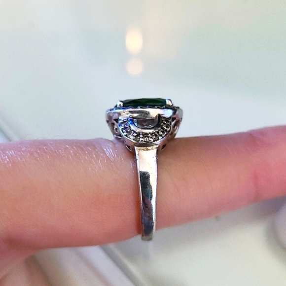 Sterling Silver and CZ Green Ring - Picture 2 of 6